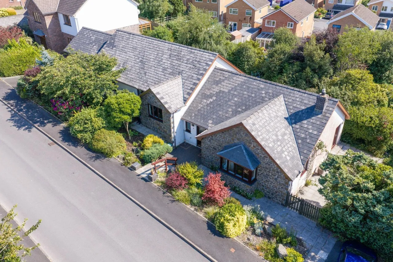 Lon Llewelyn, Waunfawr, SY23, photo 2