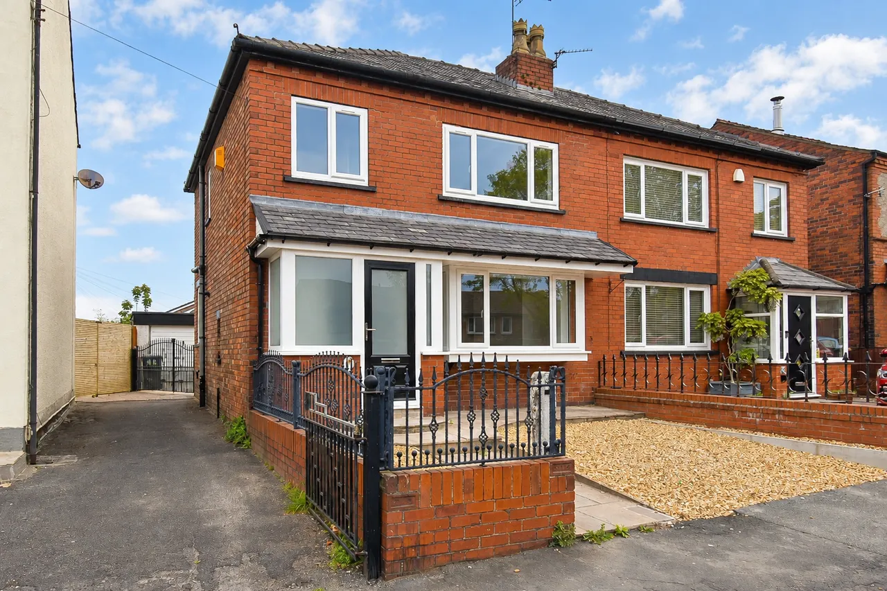 3 bed house for sale — Rawlinson Lane, Heath Charnock, Lancashire, PR6