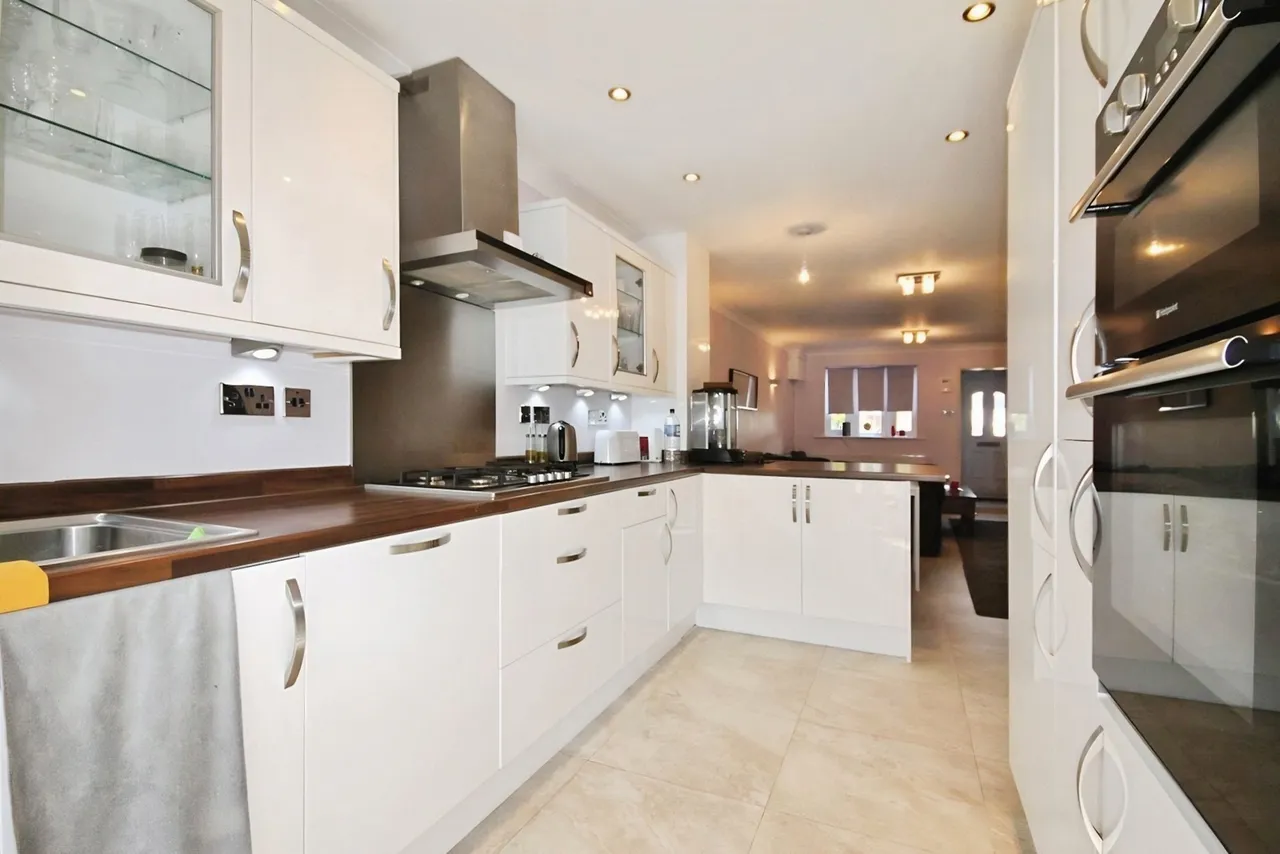 Langham Place, Egham, TW20, photo 3