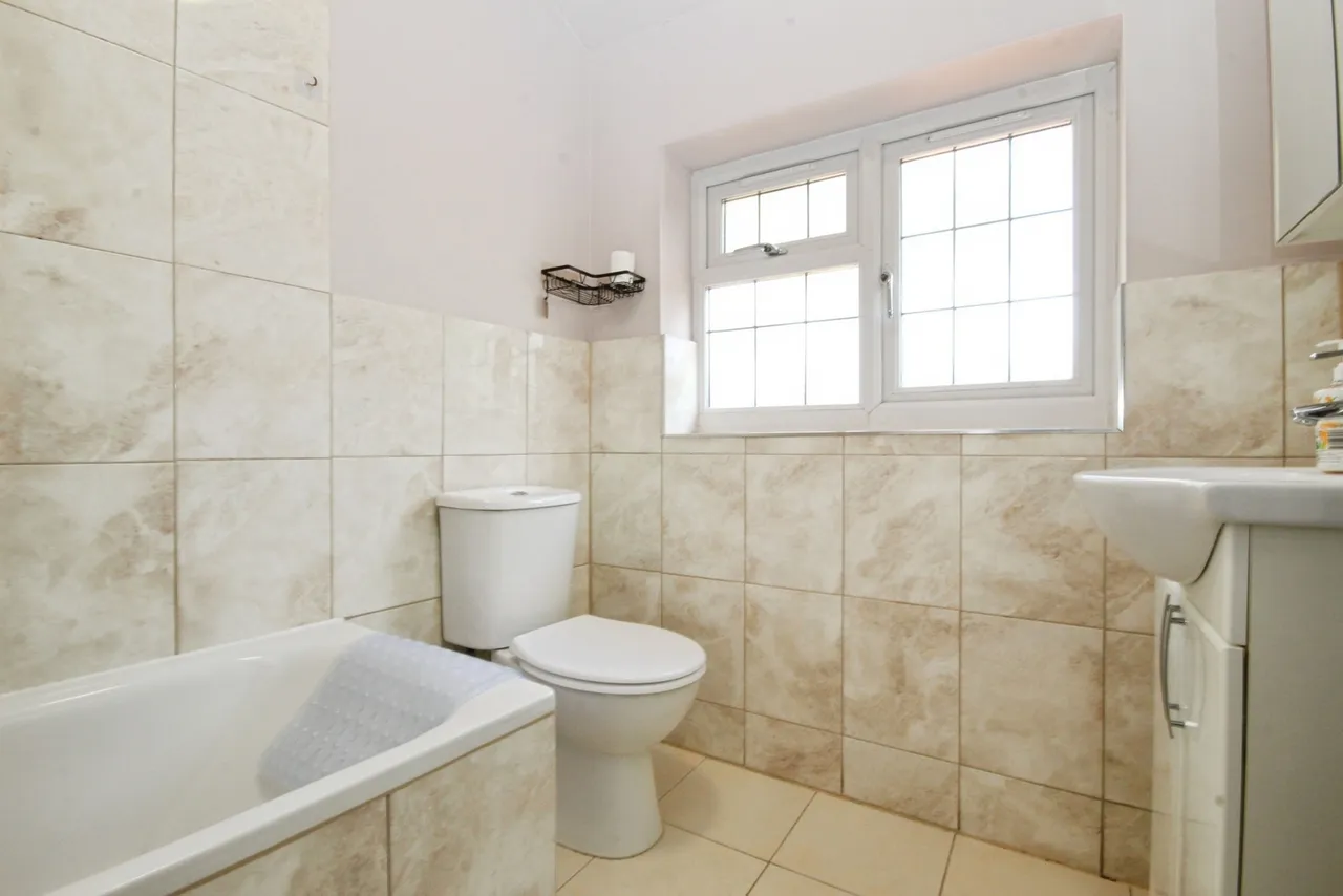 Langham Place, Egham, TW20, photo 12