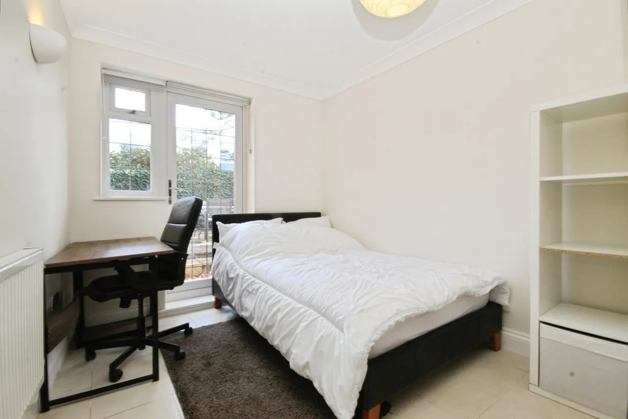 Langham Place, Egham, TW20, photo 8