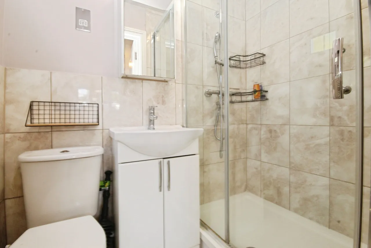 Langham Place, Egham, TW20, photo 9