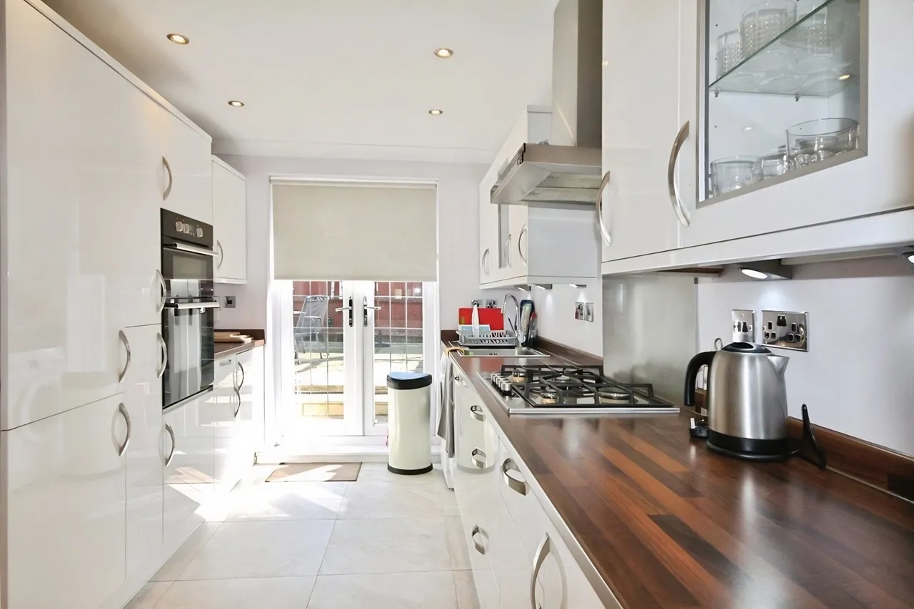 Langham Place, Egham, TW20, photo 2