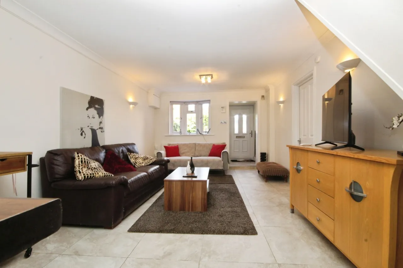Langham Place, Egham, TW20, photo 4