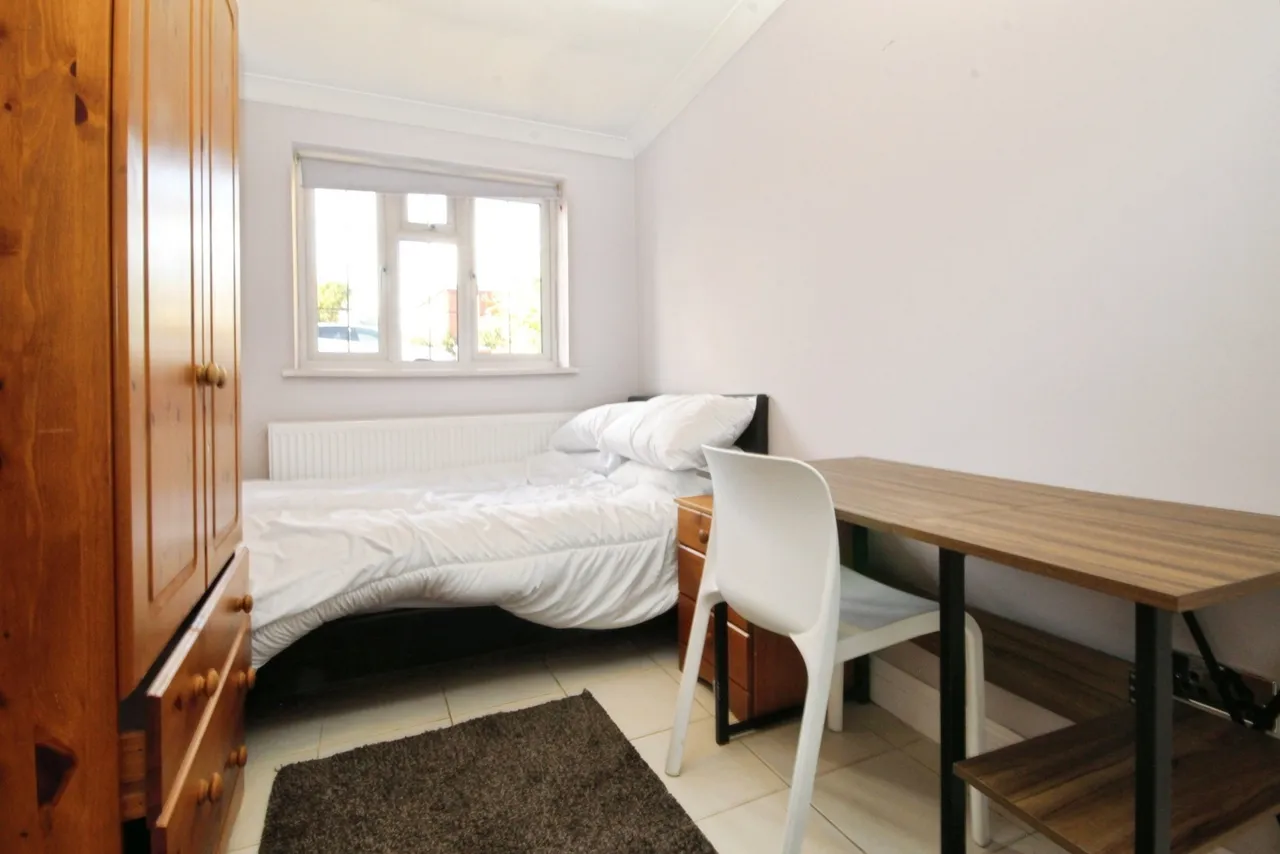 Langham Place, Egham, TW20, photo 10