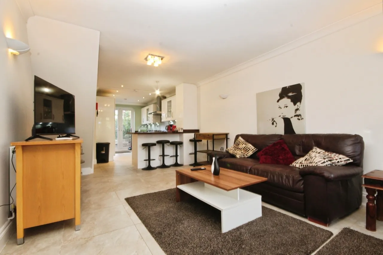 Langham Place, Egham, TW20, photo 5