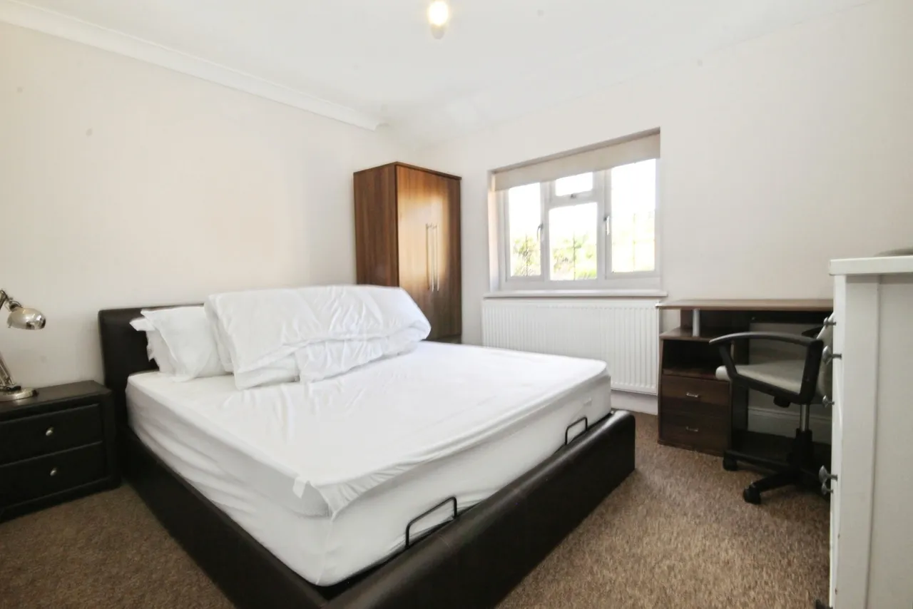 Langham Place, Egham, TW20, photo 6