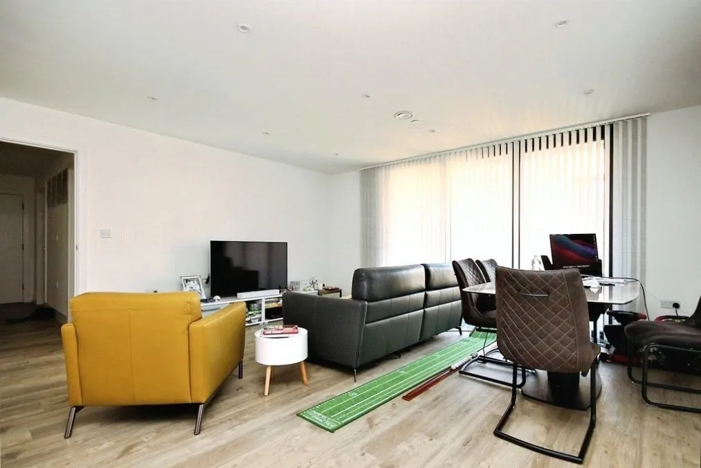 Fairfield Avenue, Staines-upon-Thames, TW18, photo 11