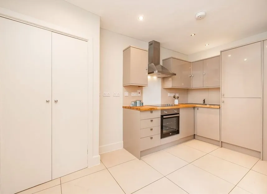 Goldhawk Road, Shepherds Bush, W12, photo 3