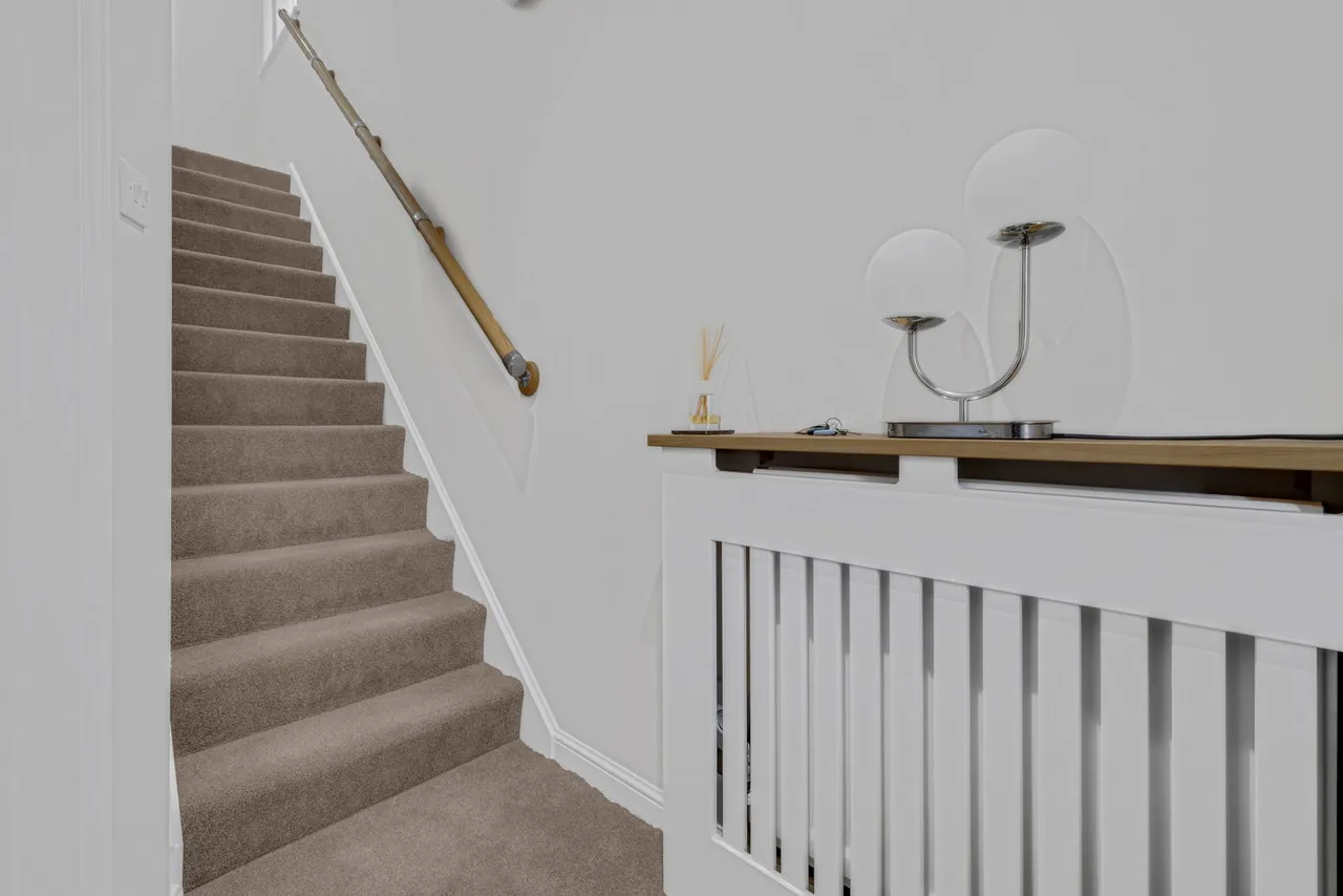 Cumberland Close, Kingswinford, DY6, photo 3