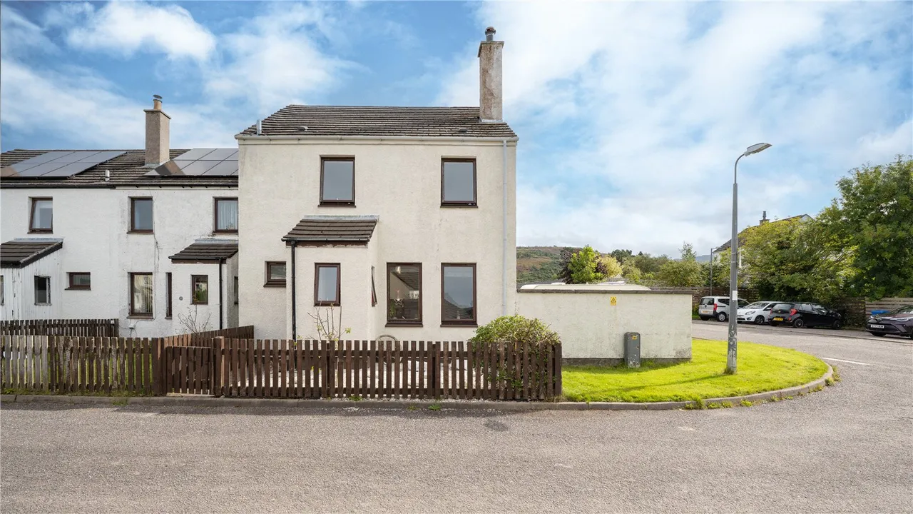 3 bed house for sale — Morefield Place, Ullapool, Highland, IV26 2TS