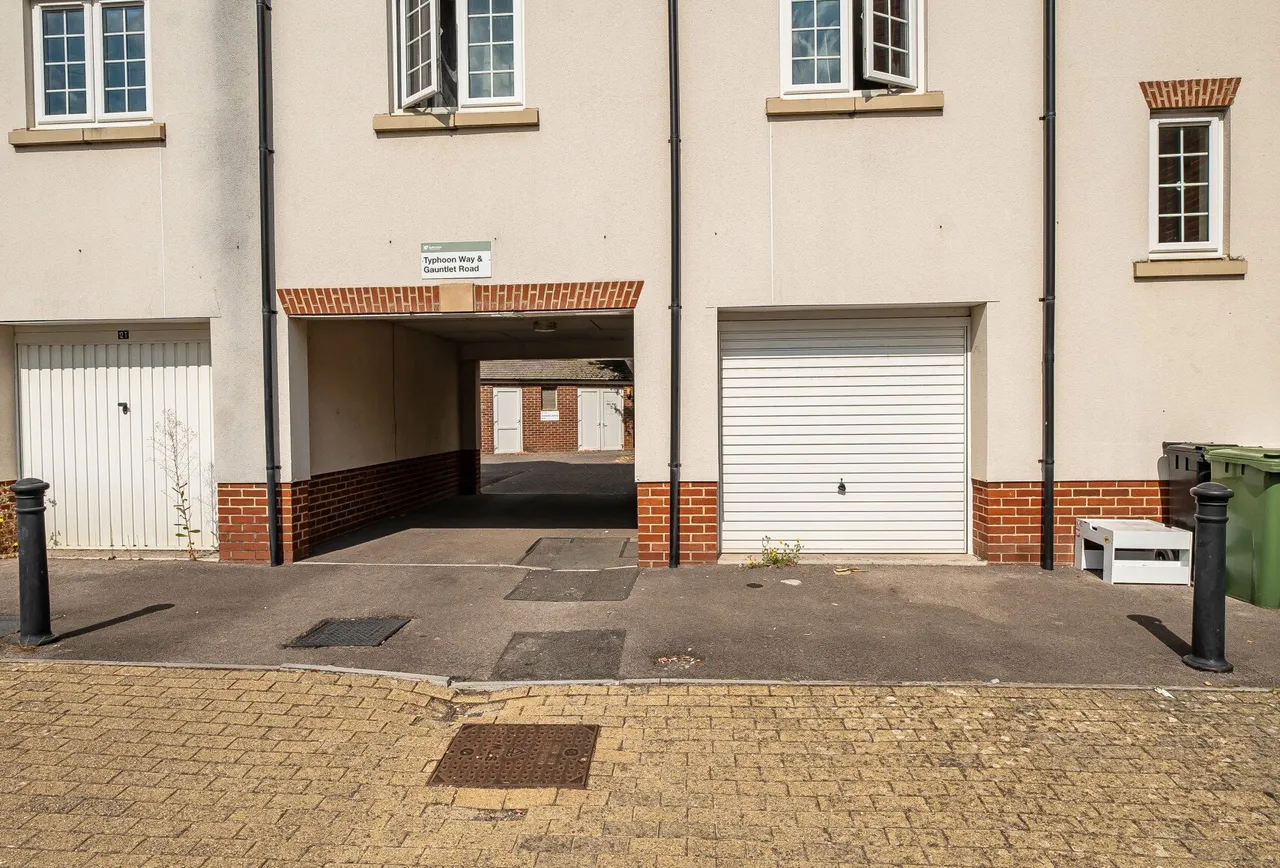 Gauntlet Road, Gloucestershire, Brockworth, GL3 4EB, photo 2