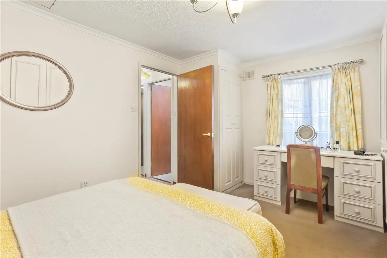 Larch Close, Bredgar Road, London, photo 6