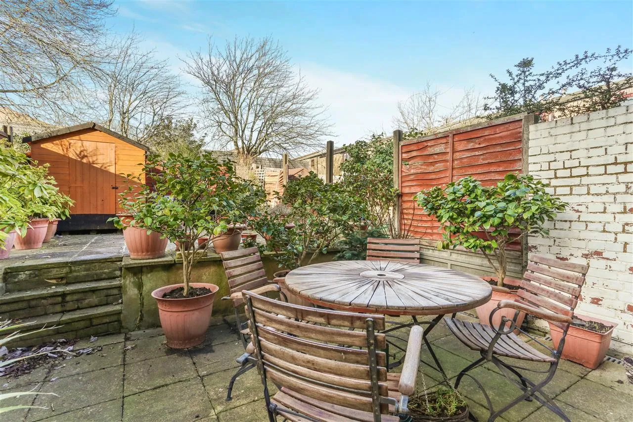 Larch Close, Bredgar Road, London, photo 2