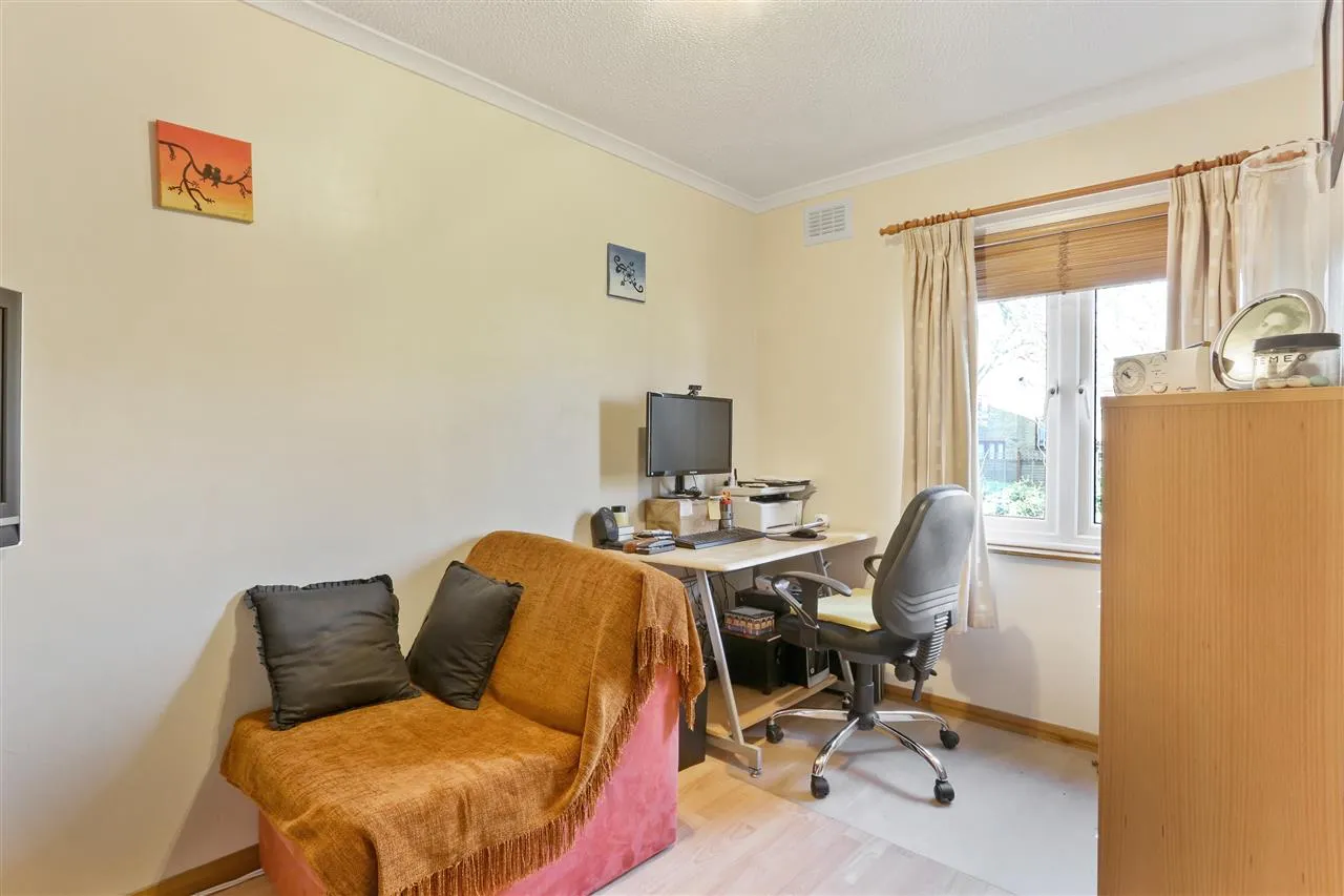 Larch Close, Bredgar Road, London, photo 10