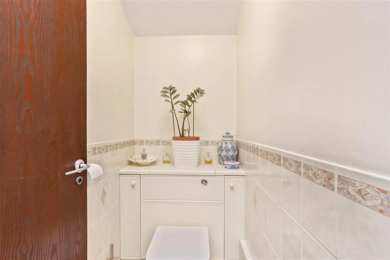 Larch Close, Bredgar Road, London, photo 15