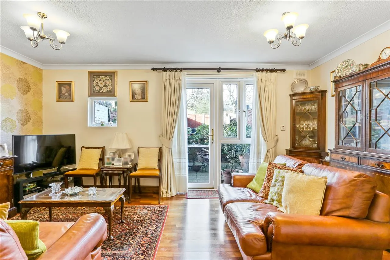 Larch Close, Bredgar Road, London, photo 5