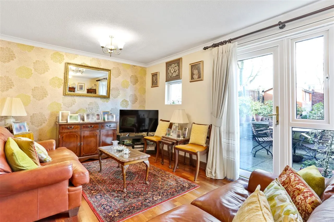 Larch Close, Bredgar Road, London, photo 17