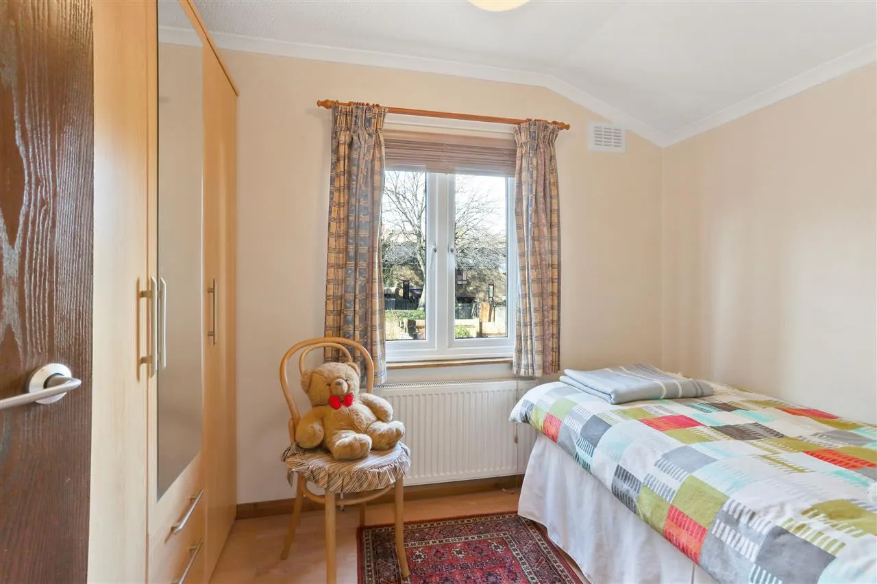 Larch Close, Bredgar Road, London, photo 9