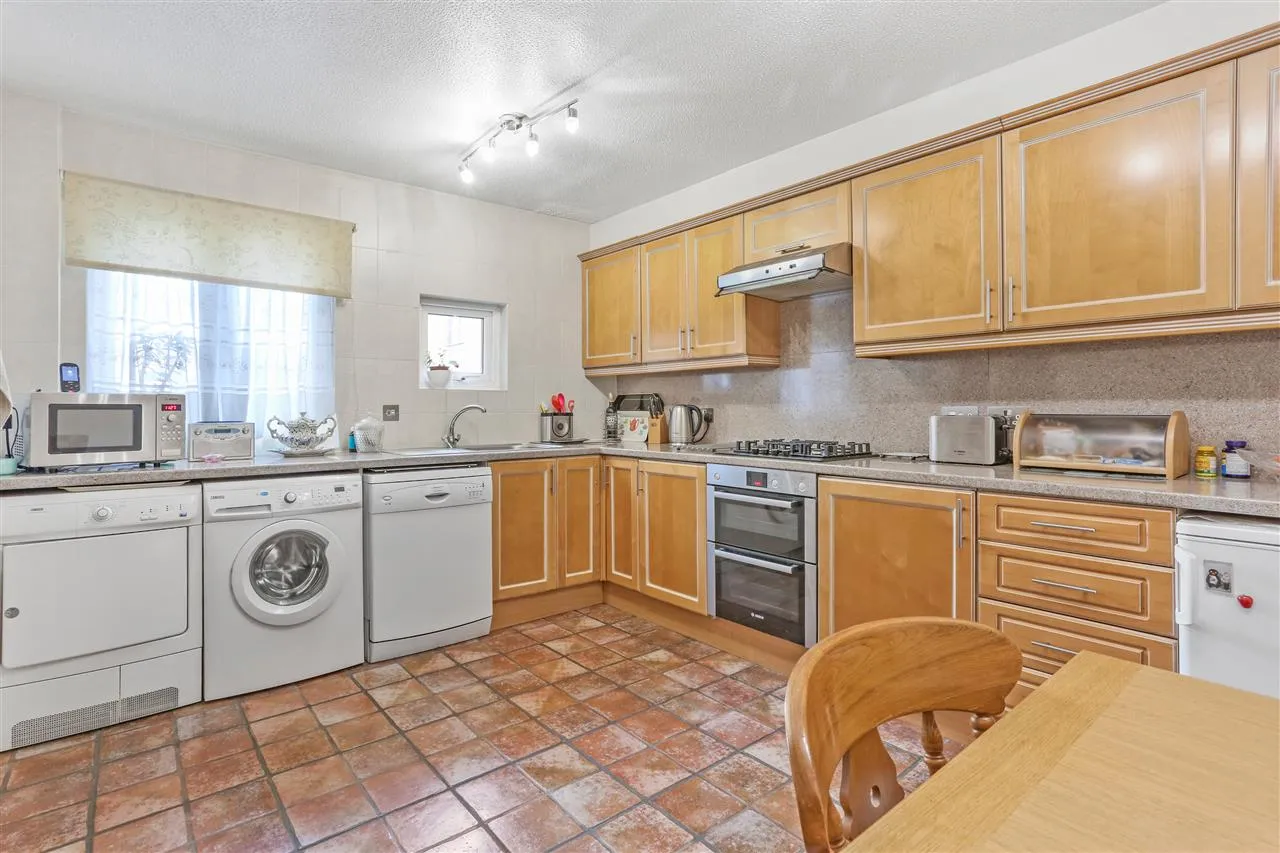 Larch Close, Bredgar Road, London, photo 4