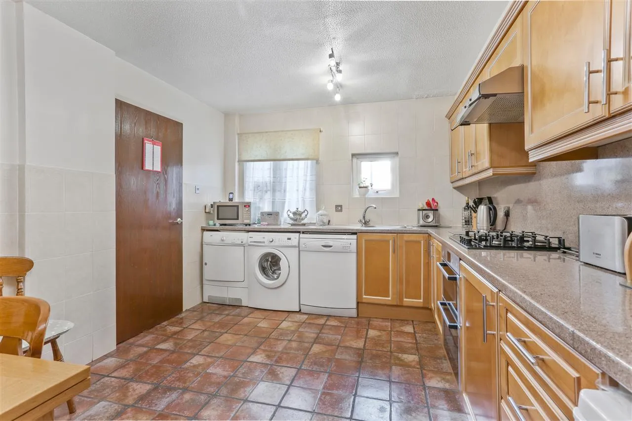 Larch Close, Bredgar Road, London, photo 14