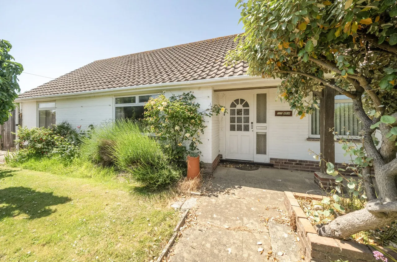 3 bed property for sale, Coney Close, East Wittering, PO20