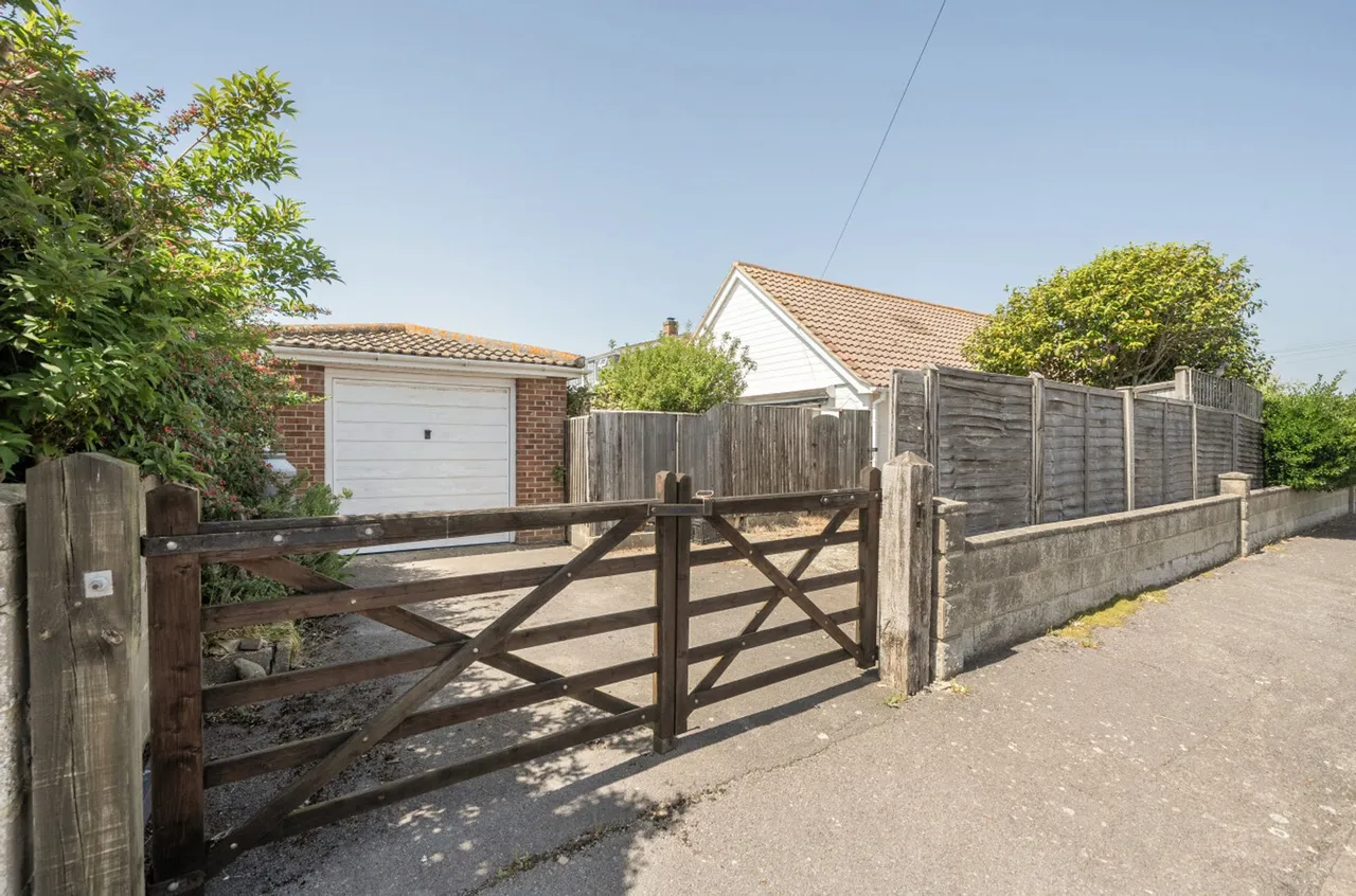 Coney Close, East Wittering, PO20, photo 18