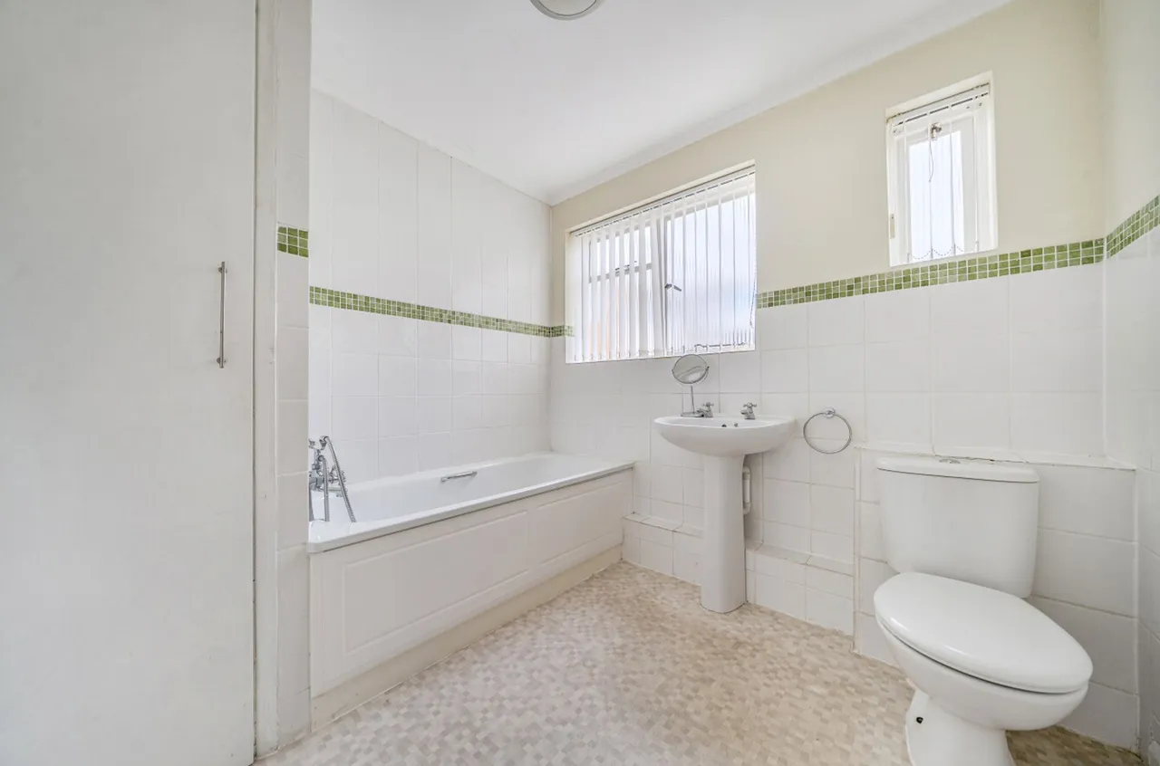 Coney Close, East Wittering, PO20, photo 10