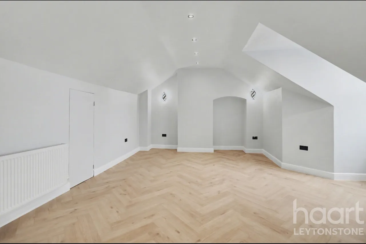 Bulwer Road, London, E11, photo 2
