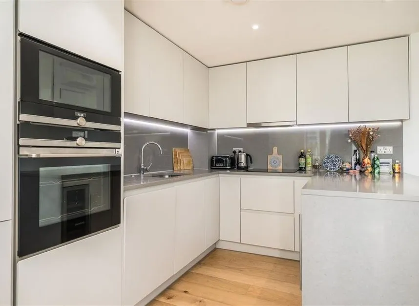 Vaughan Way, E1W, photo 3