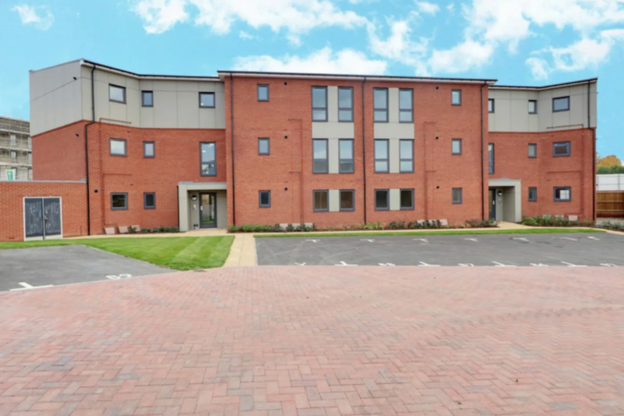 2 bed flat for sale, Blackthorn Drive, Harlow, CM17