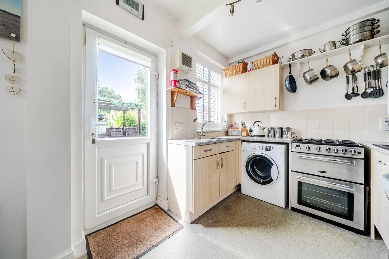 Middle Park Avenue, SE9, photo 10