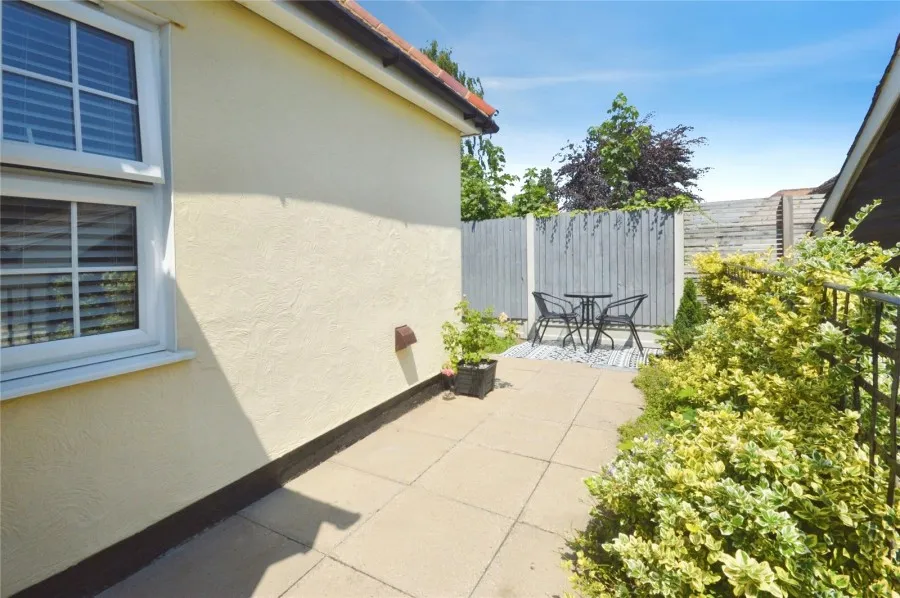 Bungalow Under Offer with 1 bedroom in Cedar Court, Bishops Stortford, CM23, photo 7