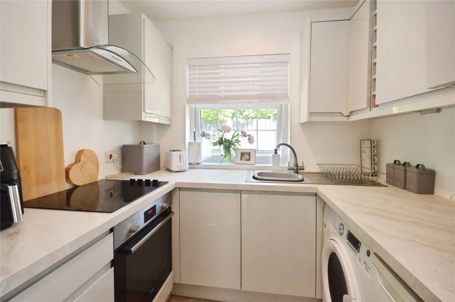 Bungalow Under Offer with 1 bedroom in Cedar Court, Bishops Stortford, CM23, photo 3