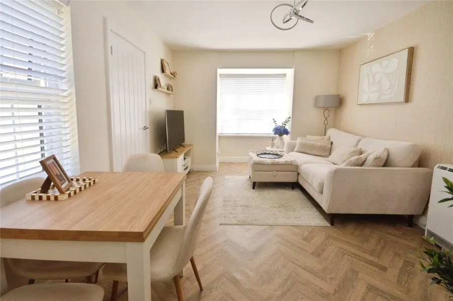 Bungalow Under Offer with 1 bedroom in Cedar Court, Bishops Stortford, CM23, photo 2