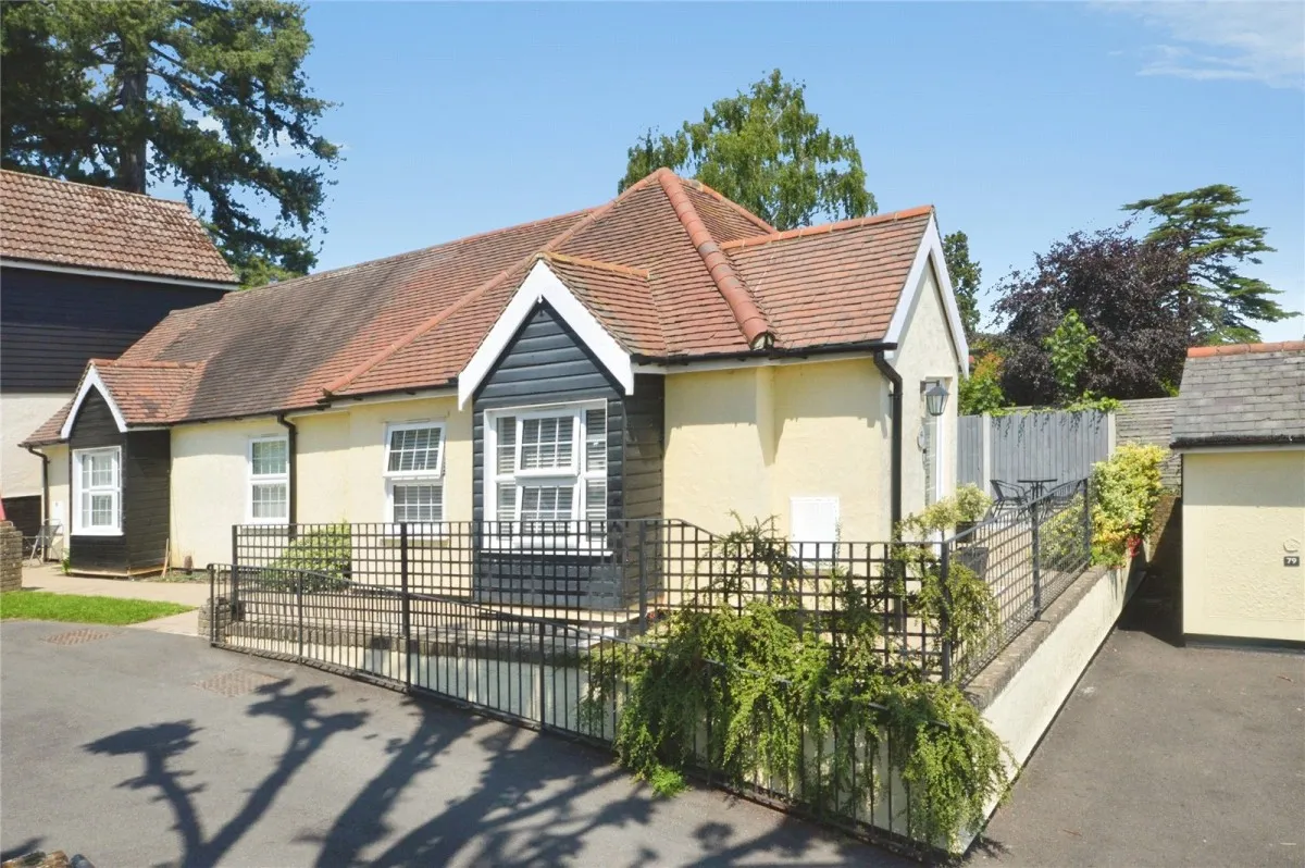 1 bed house for sale, Bungalow Under Offer with 1 bedroom in Cedar Court, Bishops Stortford, CM23