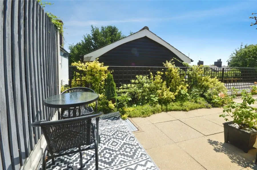 Bungalow Under Offer with 1 bedroom in Cedar Court, Bishops Stortford, CM23, photo 9