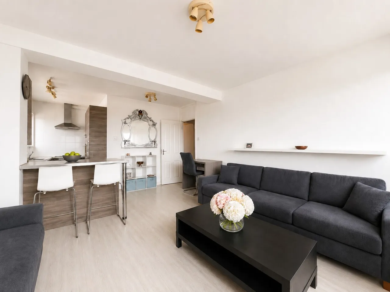 Wandsworth Road, London, SW8, photo 5