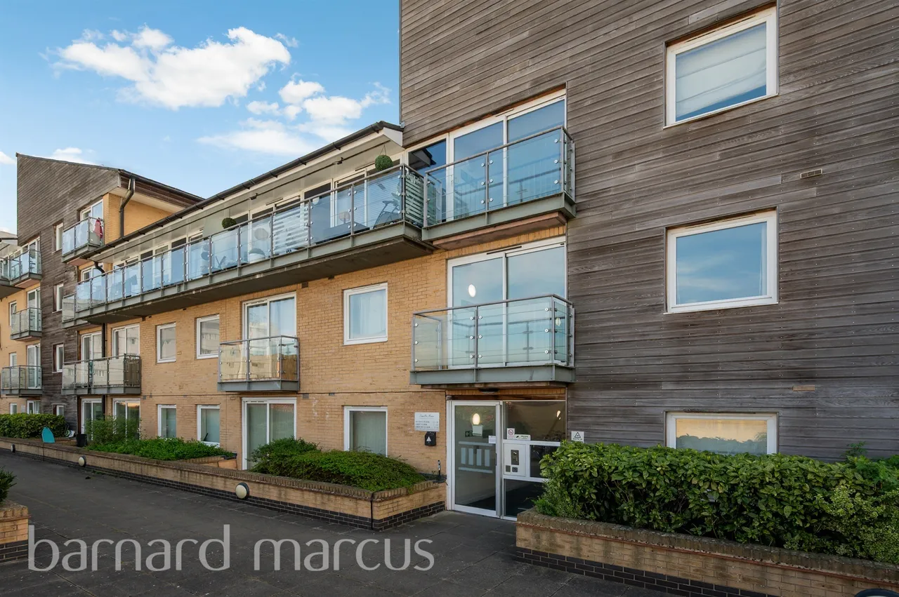 2 bed flat for sale — Tilley Road, Feltham