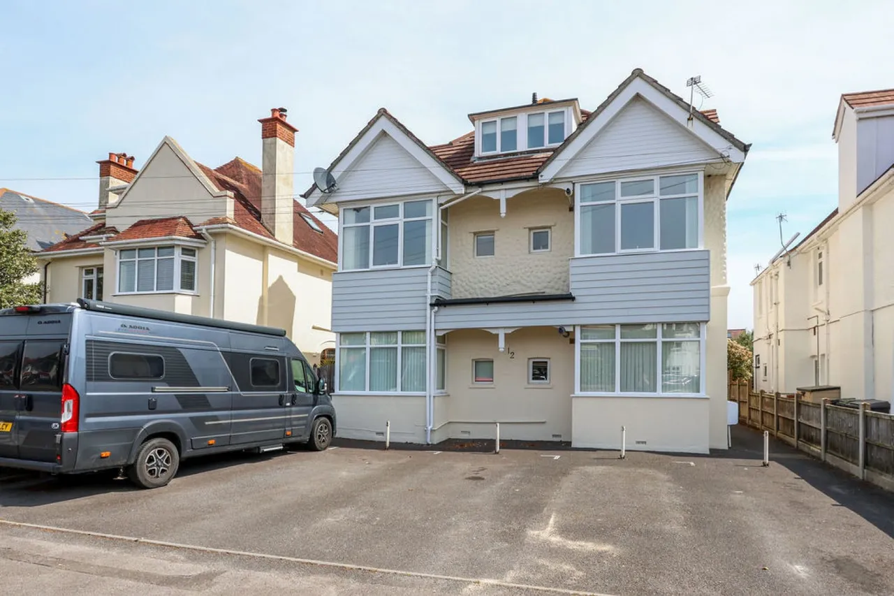 2 bed flat for sale — Stourcliffe Avenue, Bournemouth