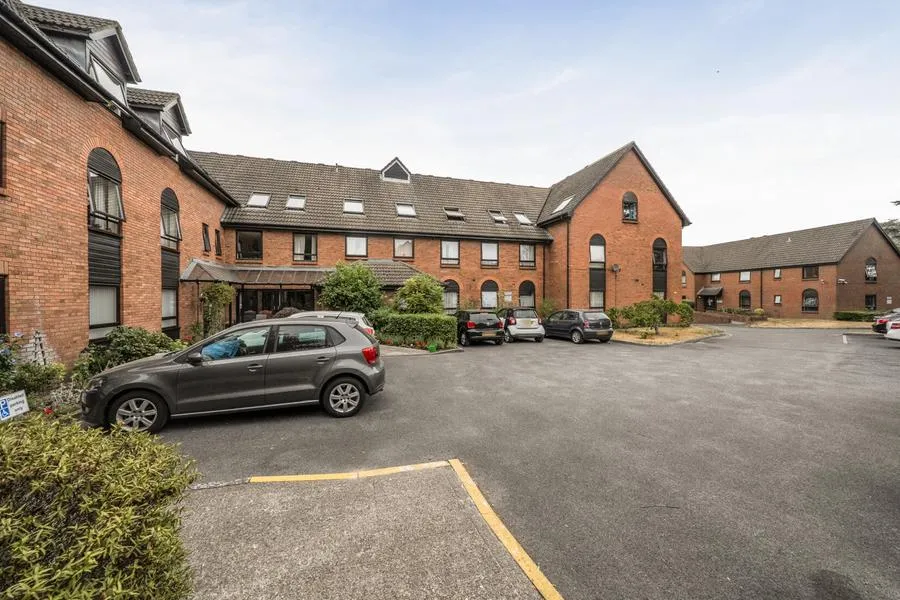 Ashridge Court, Newbury, RG14, photo 16