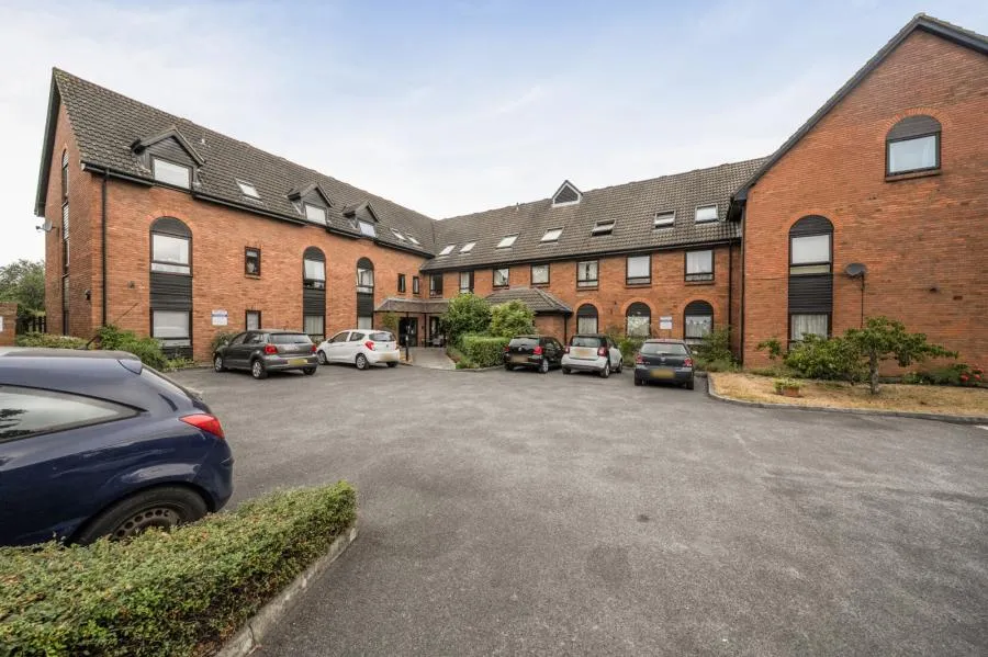 1 bed flat for sale, Ashridge Court, Newbury, RG14