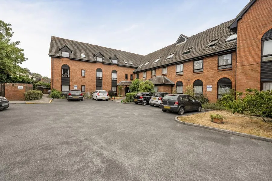 Ashridge Court, Newbury, RG14, photo 14