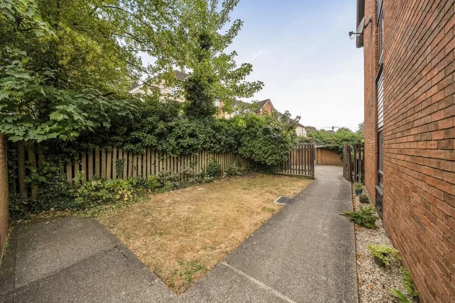 Ashridge Court, Newbury, RG14, photo 17