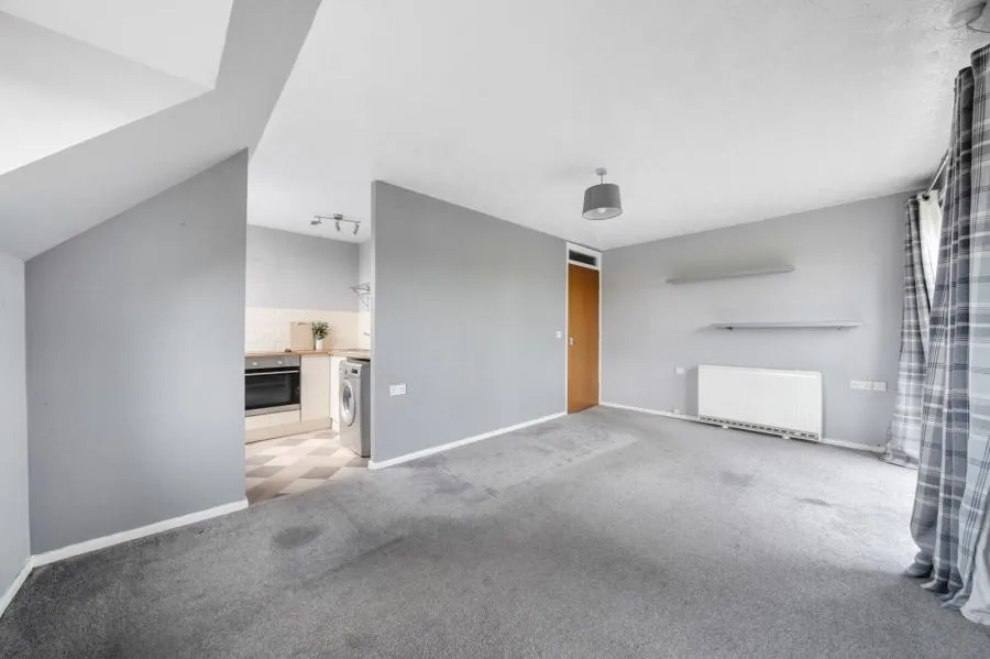 Ashridge Court, Newbury, RG14, photo 5