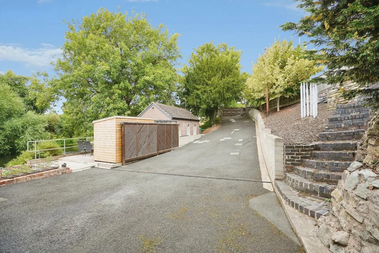 Newton Road, Burton-On-Trent, DE15, photo 55