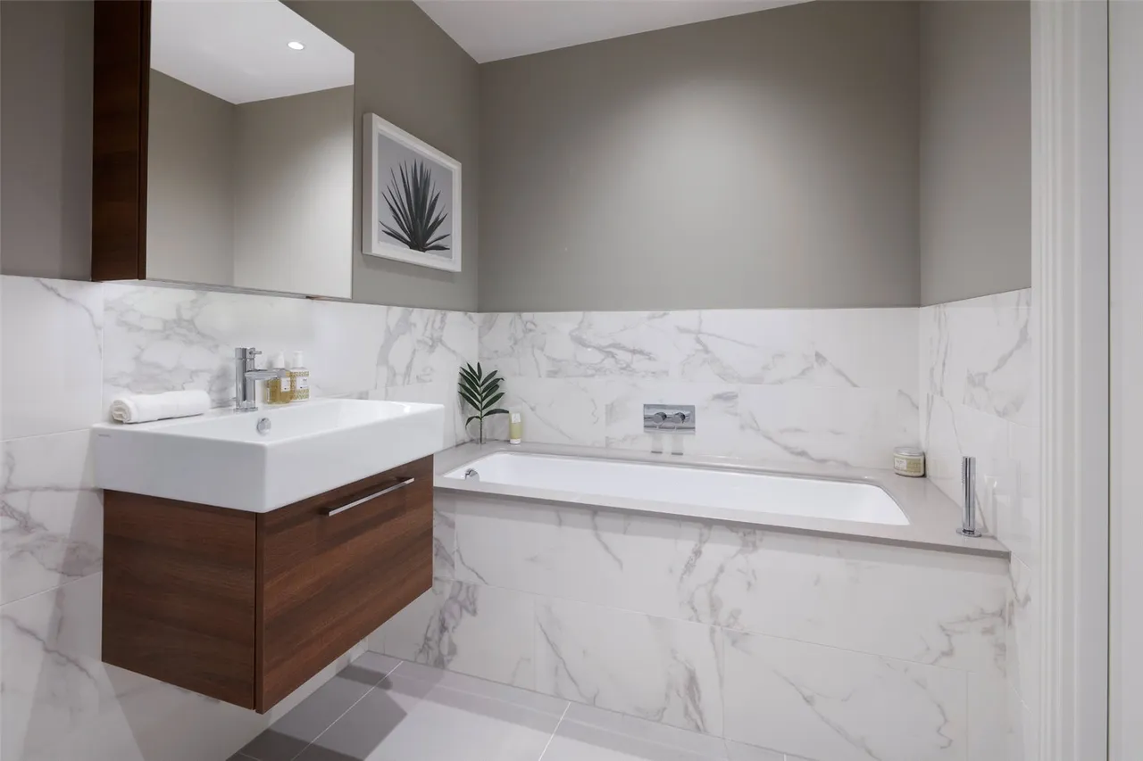 Broom Road, Teddington, TW11, photo 4