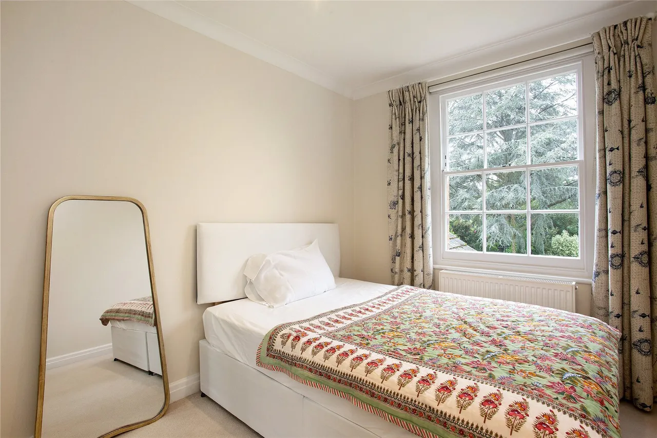 Grenville Close, Cobham, KT11, photo 12