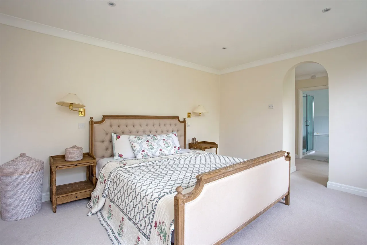 Grenville Close, Cobham, KT11, photo 9