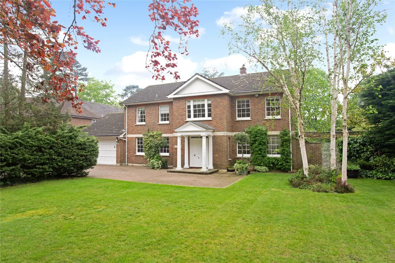 6 bed house to rent, Grenville Close, Cobham, KT11